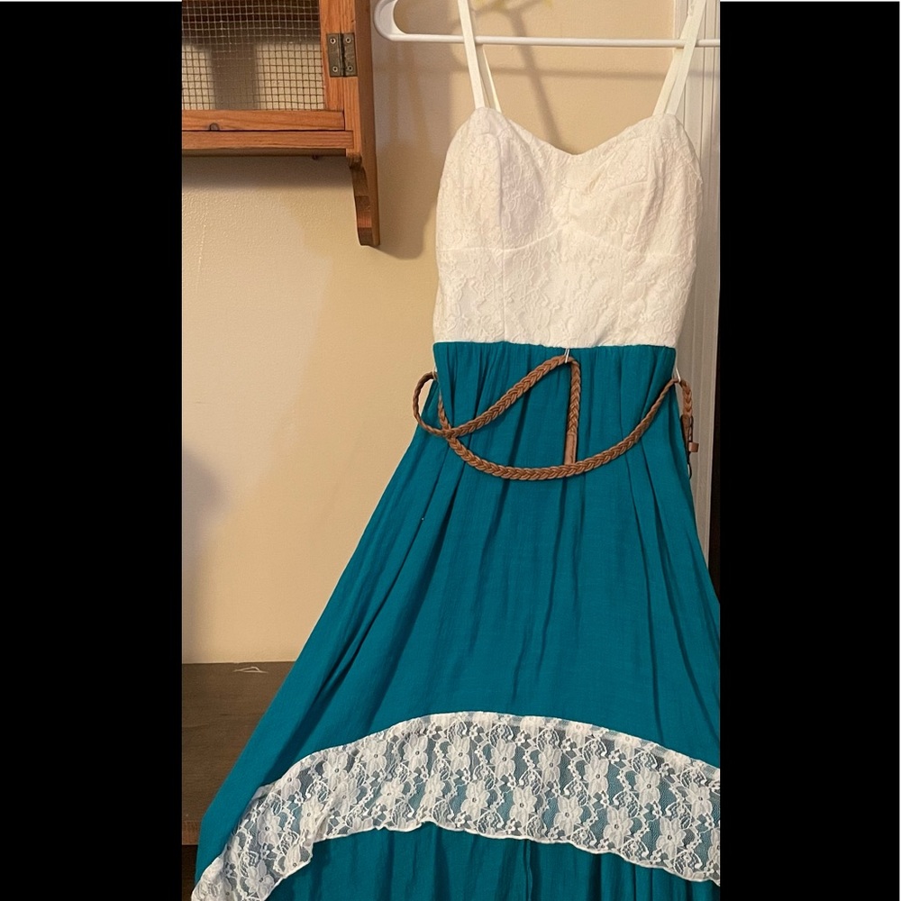 Lily Rose Maxi dress size Small.